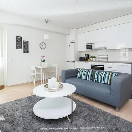 Kotimaailma Modern In Center, Naeytelmae شقة